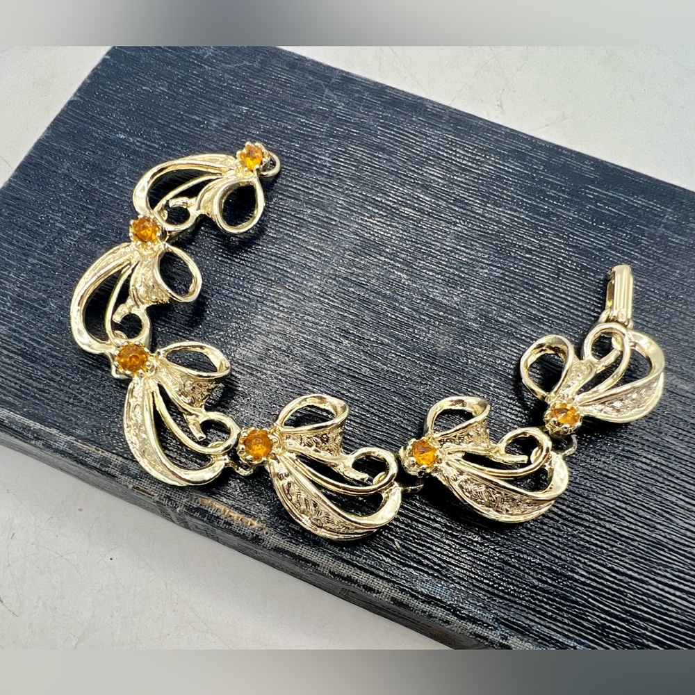 Vintage gold tone link bracelet with topaz rhinestones